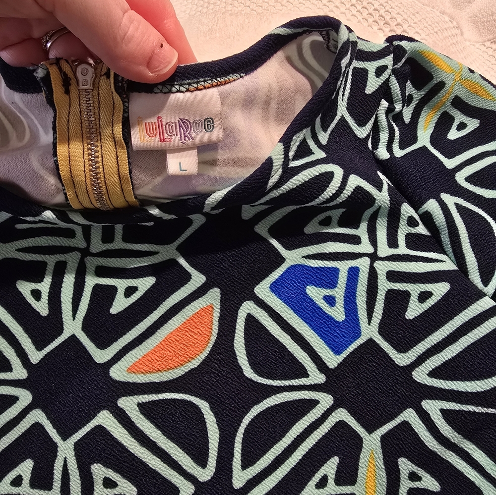 Geometric Patterned Women's Top - Picture 3 of 3